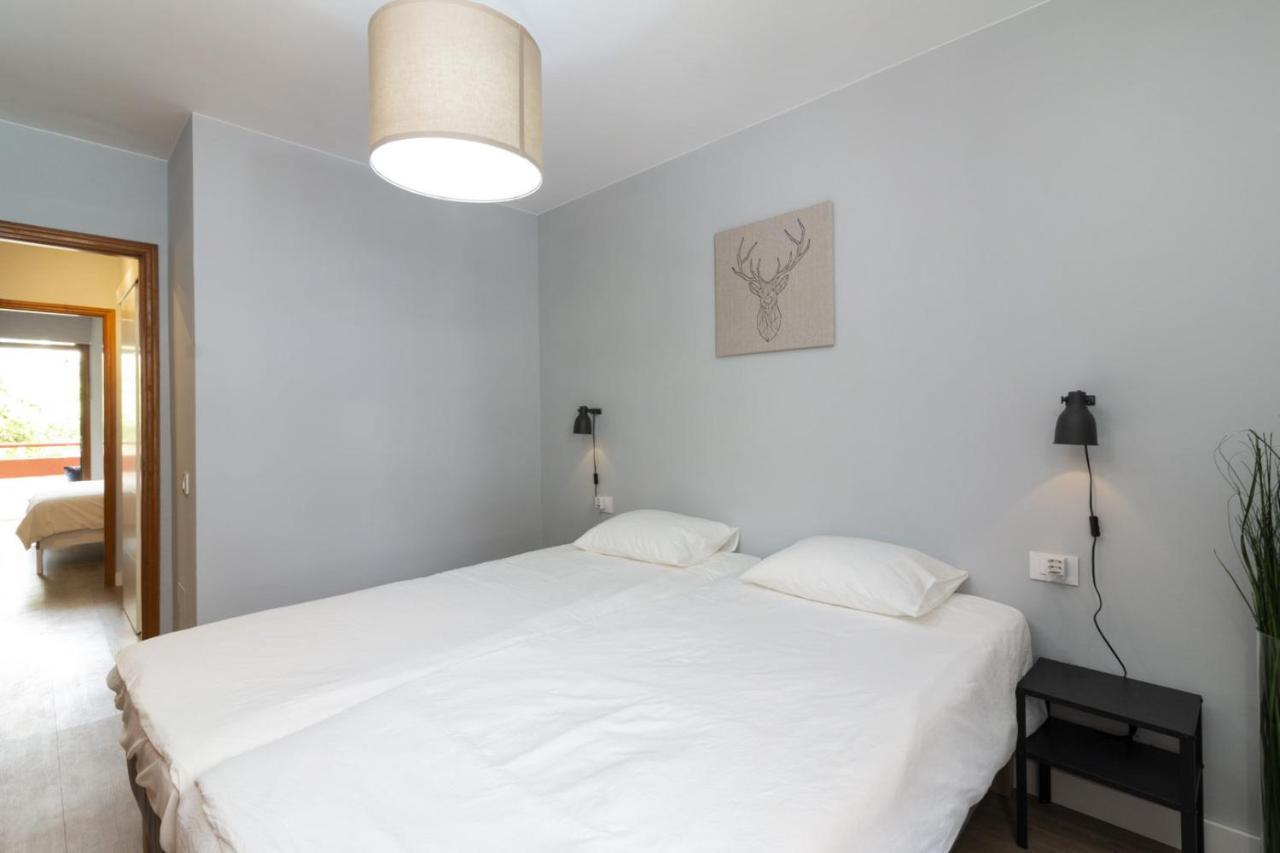 Homeforguest New Modern Apartment With Pool Арона Экстерьер фото