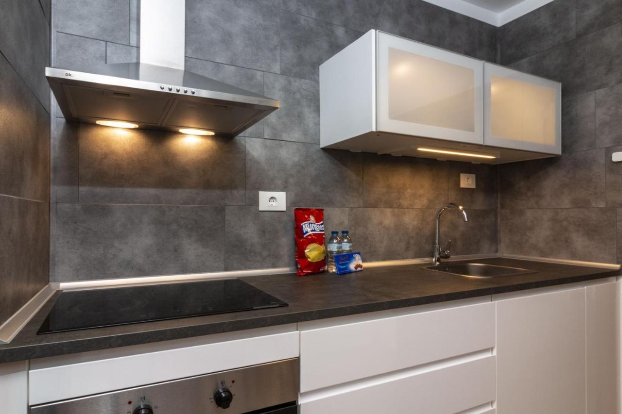 Homeforguest New Modern Apartment With Pool Арона Экстерьер фото