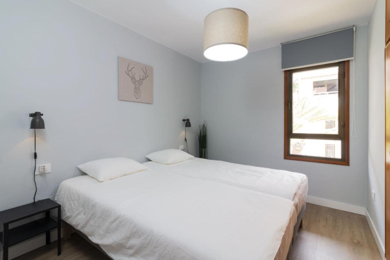 Homeforguest New Modern Apartment With Pool Арона Экстерьер фото