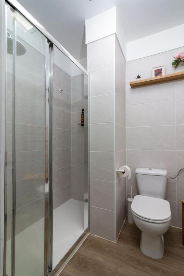 Homeforguest New Modern Apartment With Pool Арона Экстерьер фото